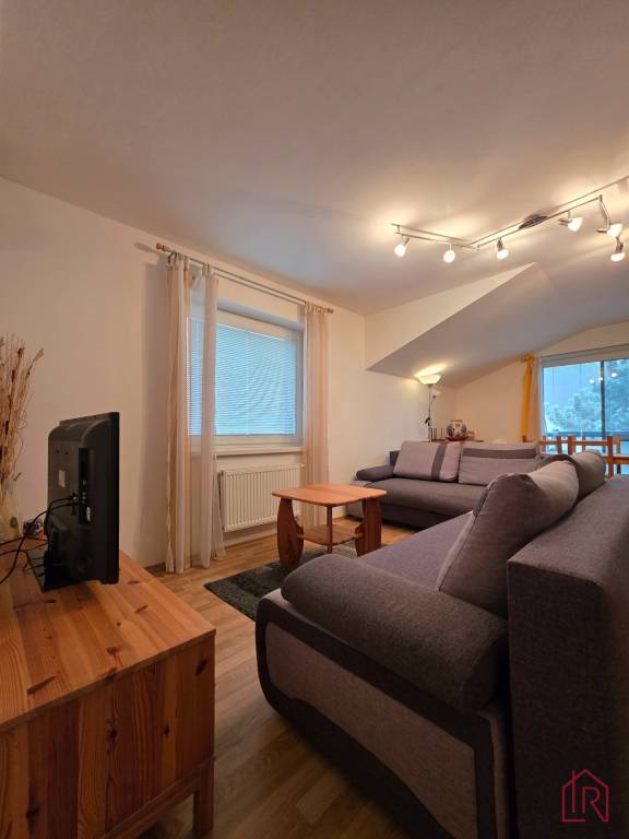 Apartmán, Nová Lesná, 46m2 + balkón, park. miesto, zariadený - 12