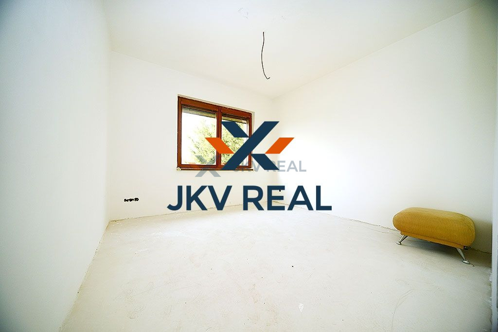 4 izbový rodinný dom s garážou v tichej lokalite - 12