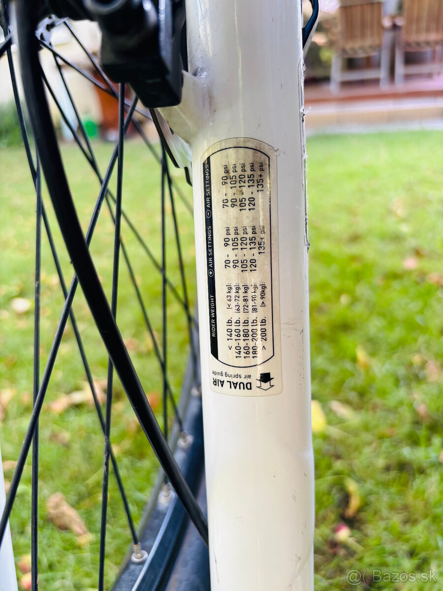 Predám karbónový Trek Elite 9.6, 26", veľkosť 19,5" - 12