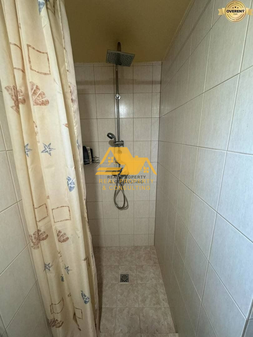 Exkluzívne Predám chatu na celoročné bývanie v Nových Zámko - 12