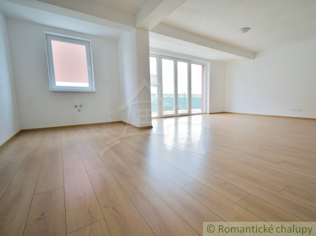 Novostavba štvorizbového rodinného domu s garážou v radove - 12