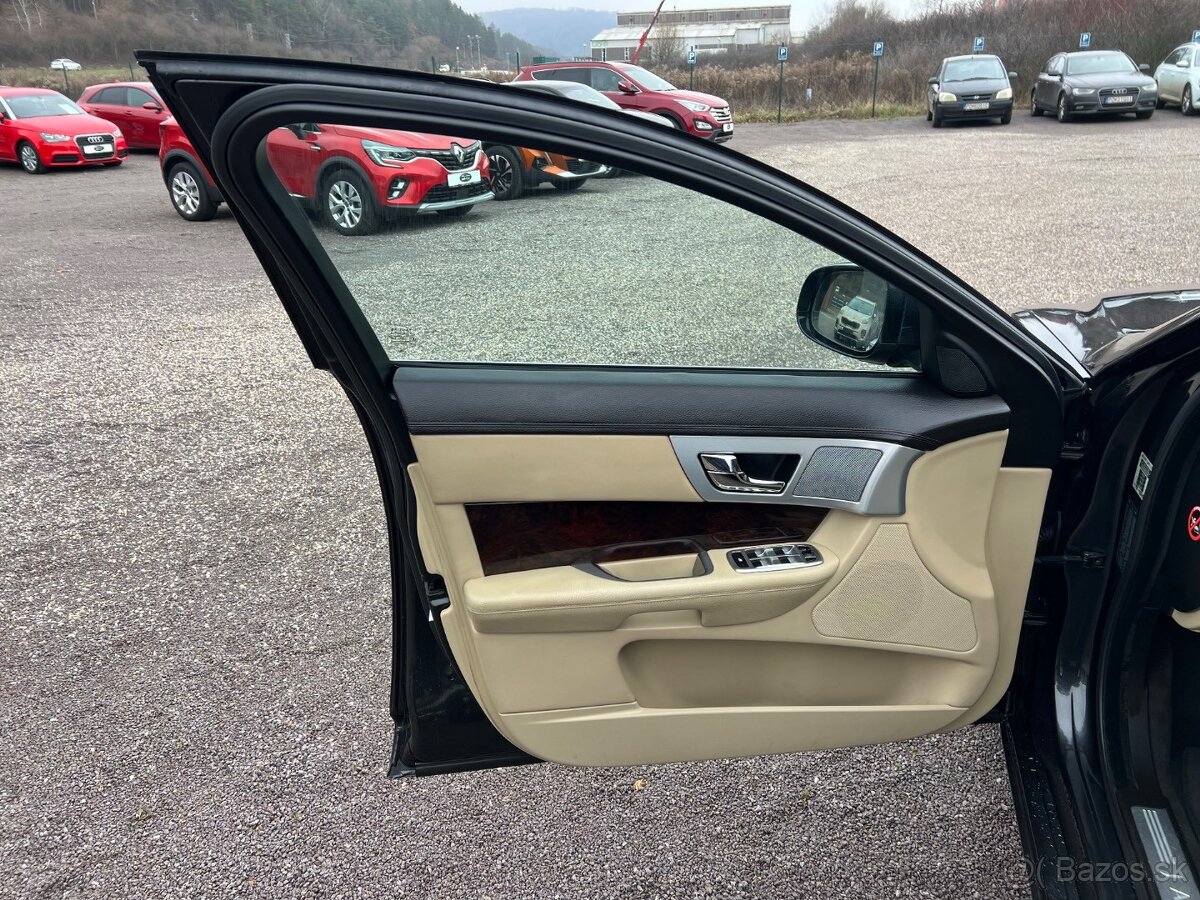 Jaguar XF 2.2D i4 Premium Luxury Automat EDITION - 12