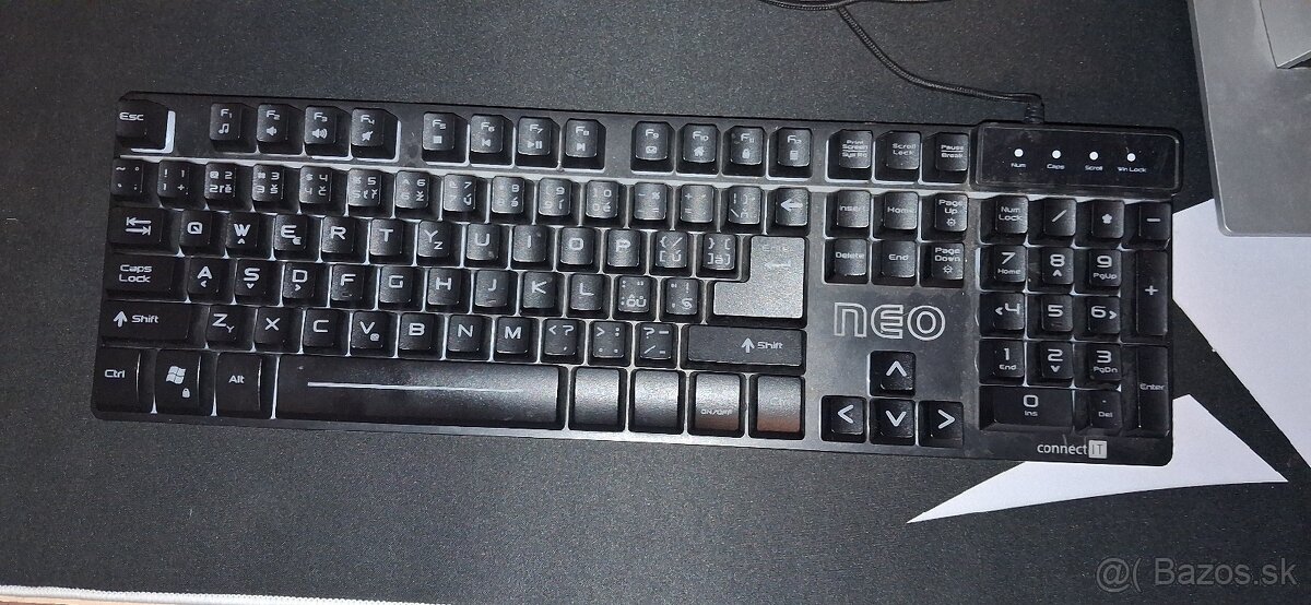 Xbox one s + monitor podložka pod myš klavesnica sluchadla - 12