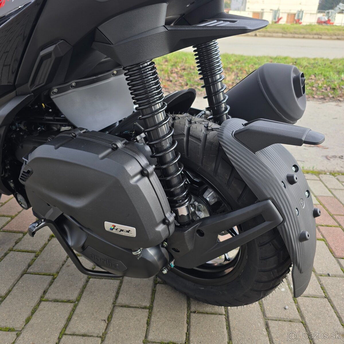 Aprilia SR GT 125 - 12