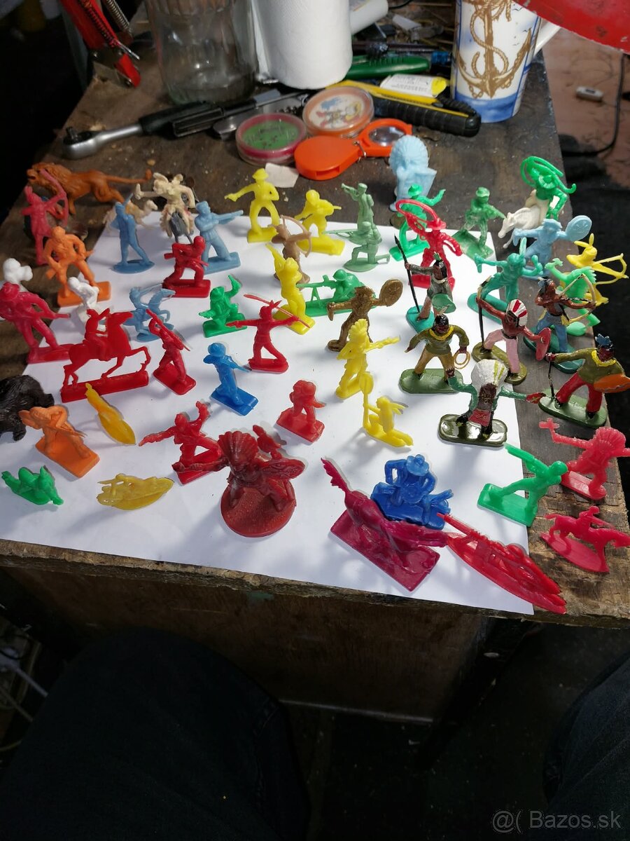 Staré retro figúrky,indiáni,vojaci - 12