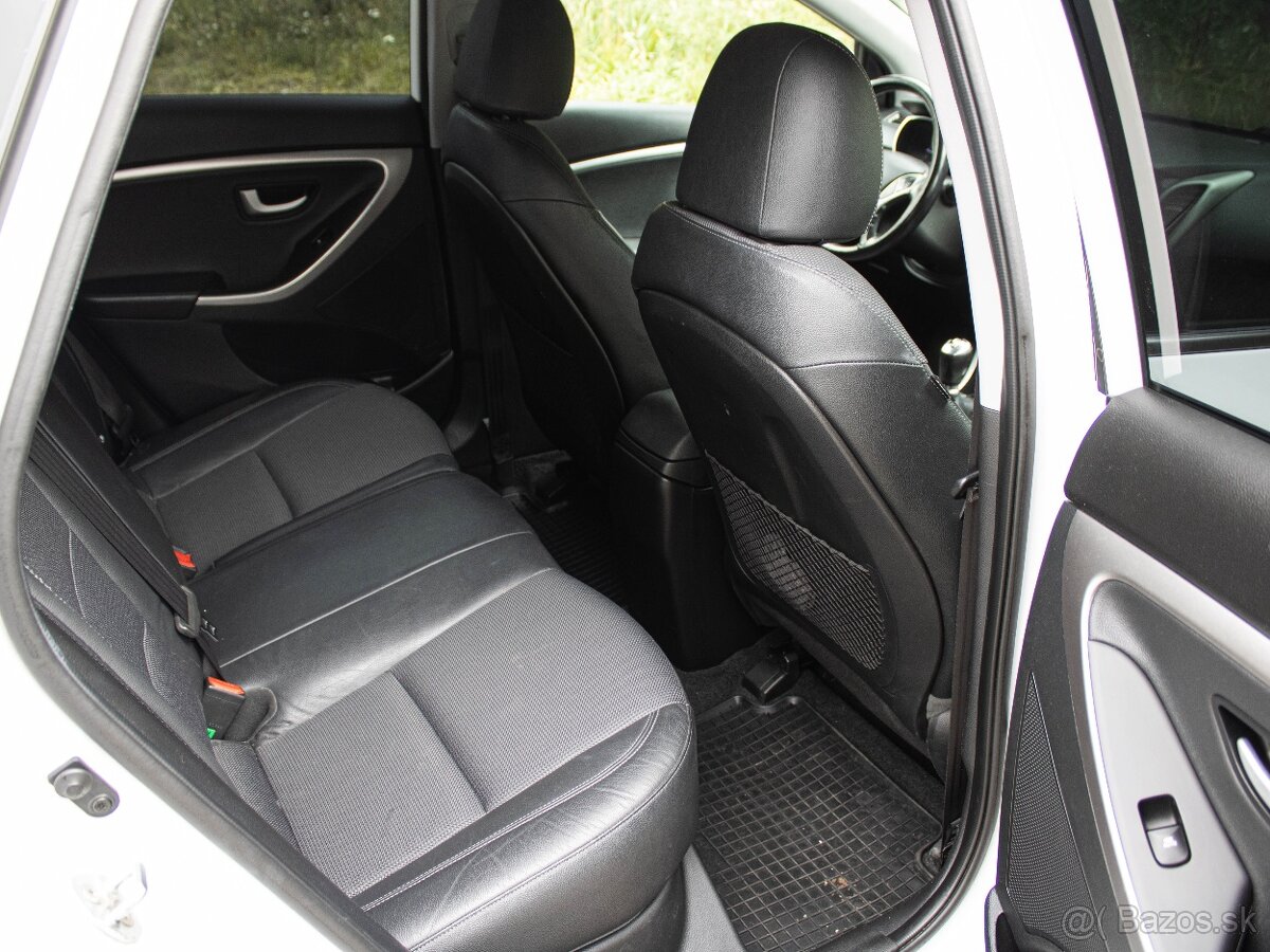 Hyundai i30 CW 1.6 CRDi 136 Style - 12