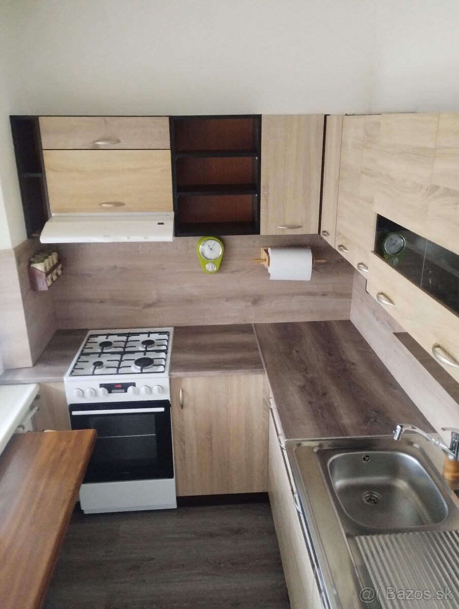 Kúpou voľný, zariadený 1 izbový byt. - 12