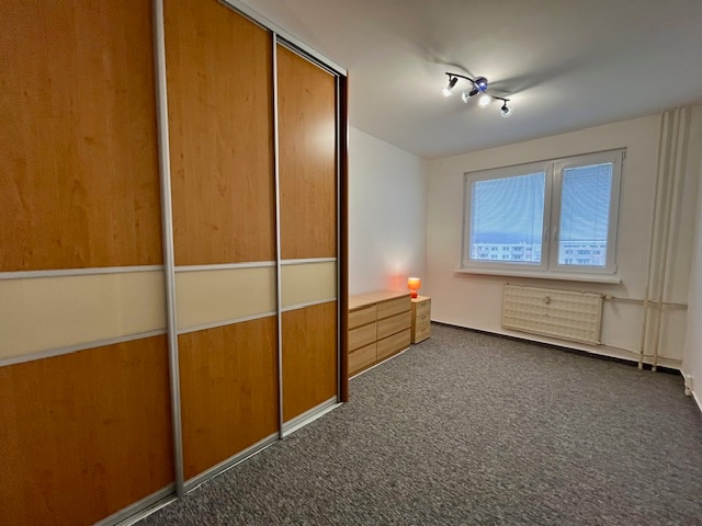 Veľký 3-izb. byt Klokočina, loggia, čiastočne zariadený - 12