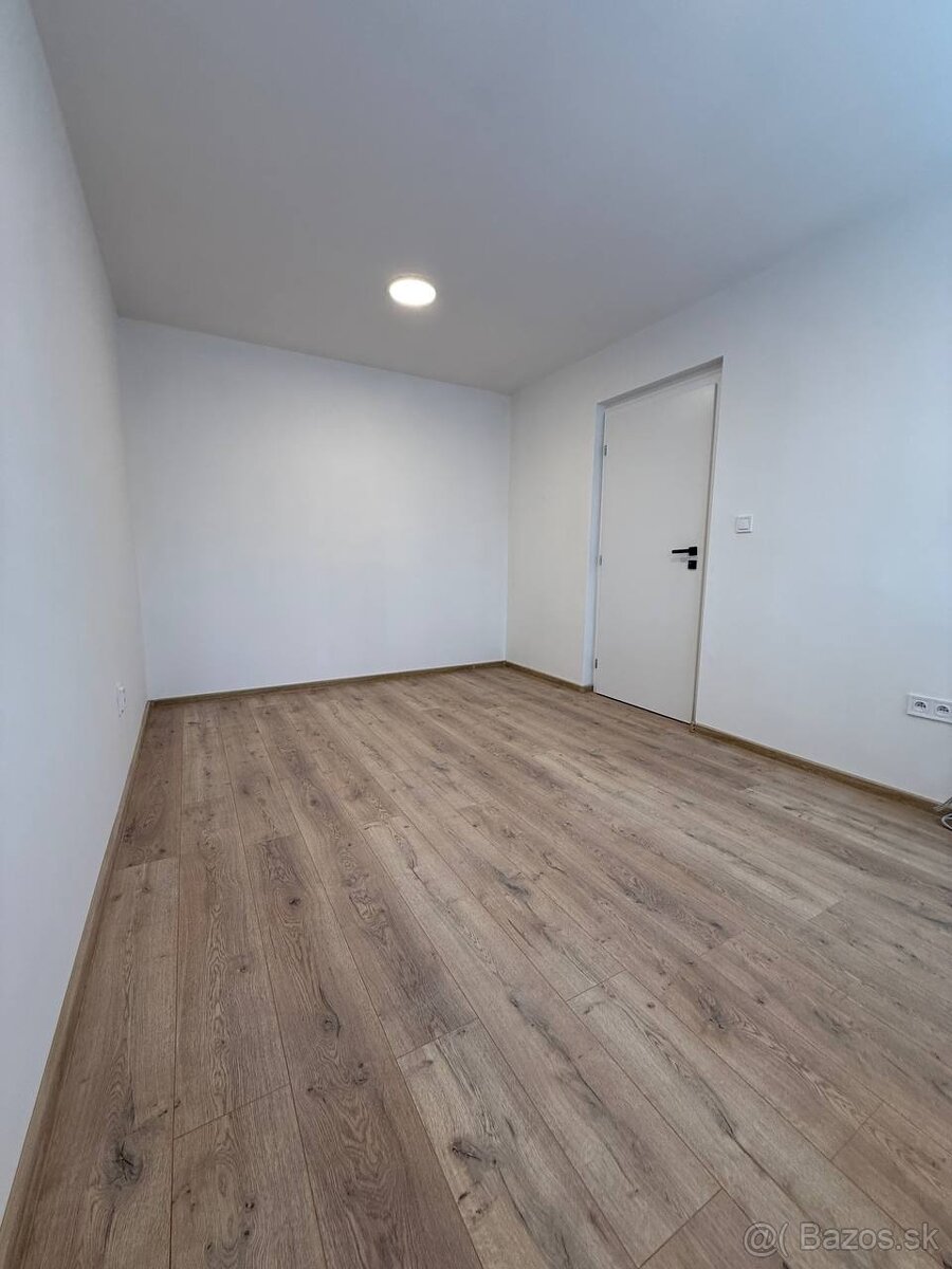 Ponúkame do prenájmu 3-izbový byt v Handlovej - 12
