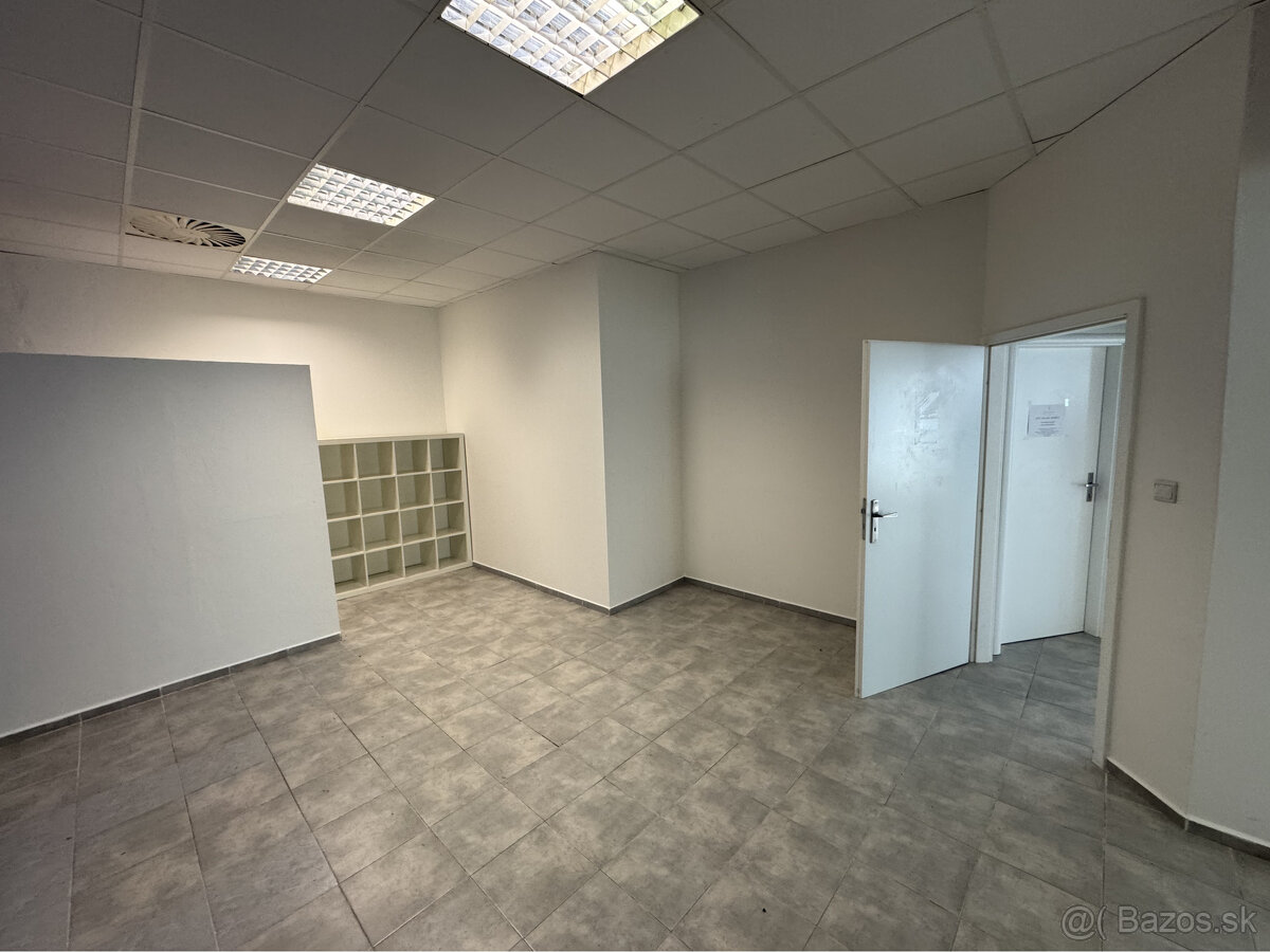 Prenájom obchodných priestorov od 24 m² v OD Saratov II v me - 12