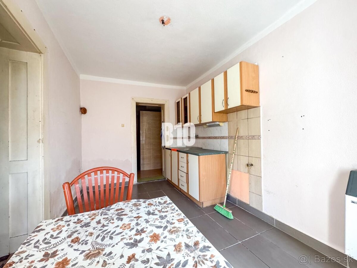 Rodinný dom s veľkým pozemkom (4641 m2) - Ondrejovce - 12