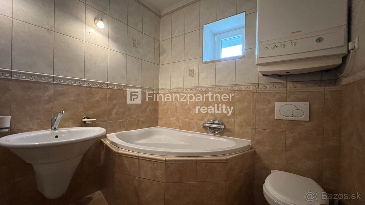 Rodinný dom s pozemkom 1396 m², Šurany, Nové Zámky - 12