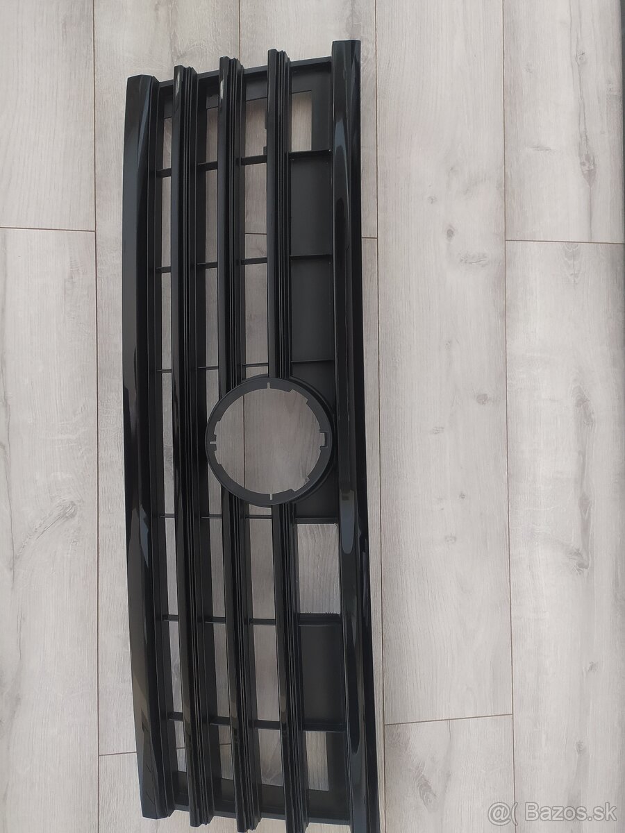 VW Touareg 3 III 760 maska čierna RLine, ostrekovačov svetla - 12