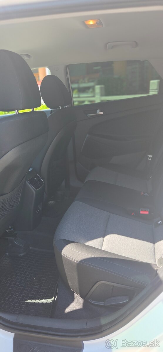 Hyundai Tucson 1.6i - 12