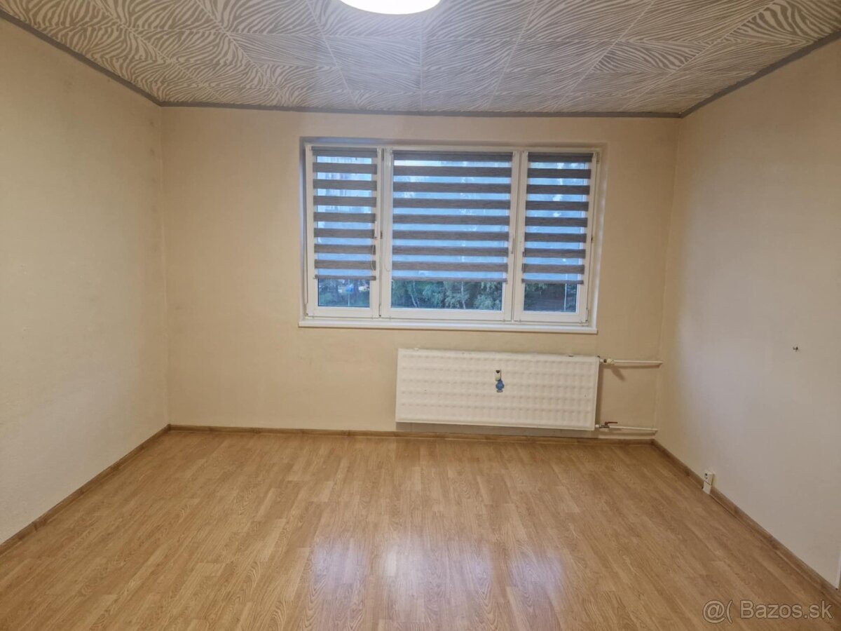 Na predaj 4 izbový byt v meste Handlová na ulici Okružná. - 12