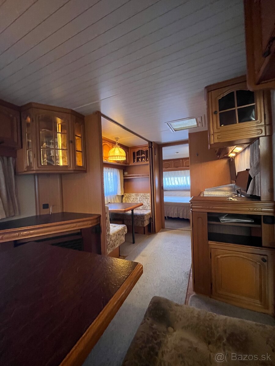 KARAVAN HOBBY DE LUXE - 12