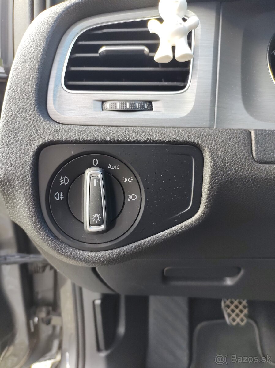 Auto VW Golf 7 combi - 12