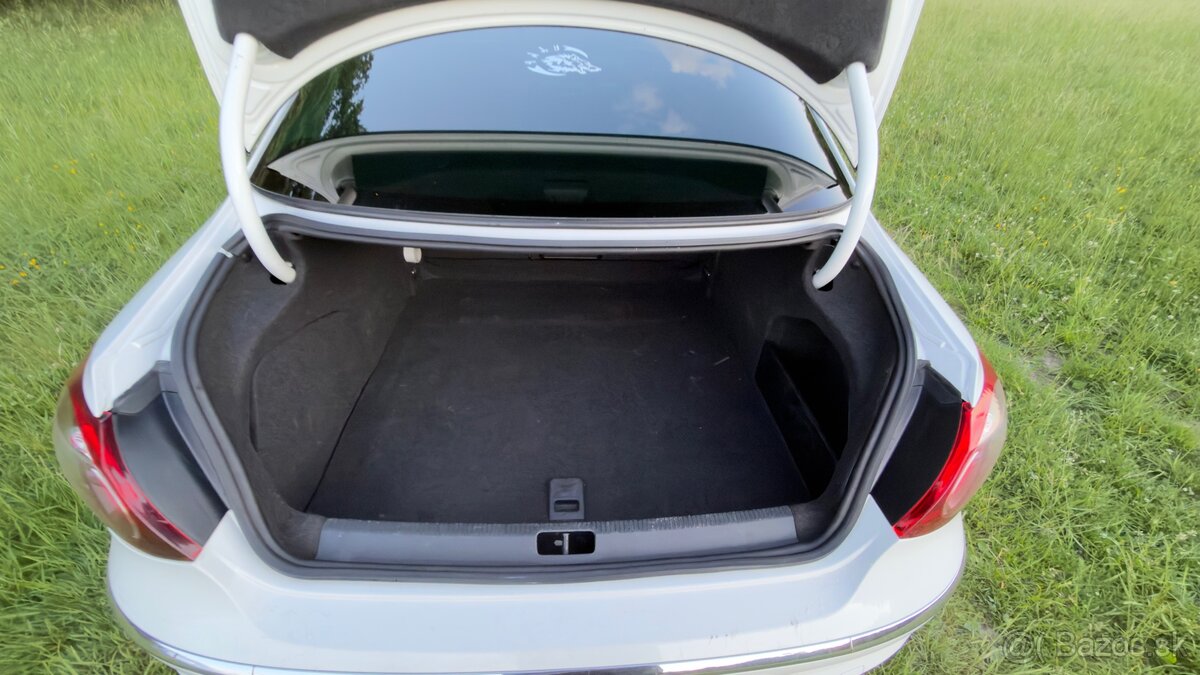 Predám Volkswagen Passat CC 2.0 TDI 2011 - 12