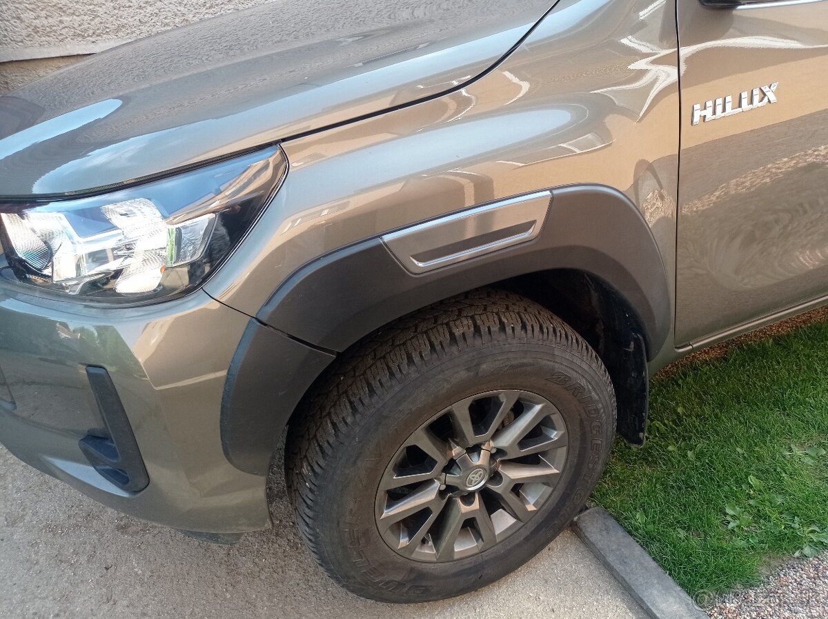 Toyota Hilux - 12