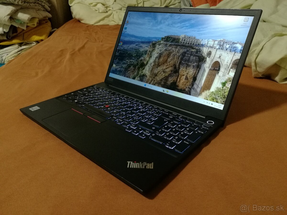 Lenovo E15. i5-10210U. 15,6 FHD. 16 GB. NVMe 512 GB. - 12