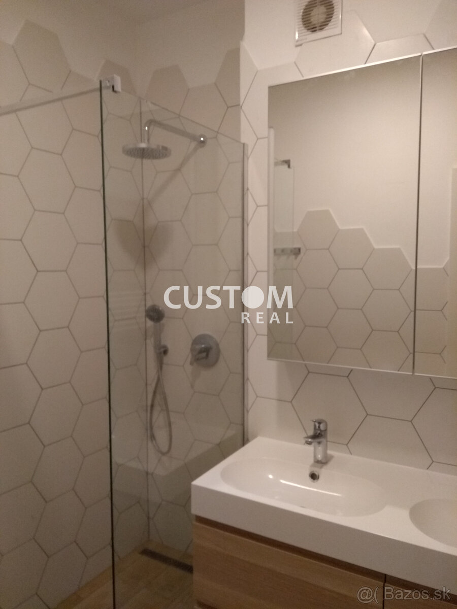 Štýlový veľký 3 - izbový byt po kompletnej rekonštrukcii v c - 12