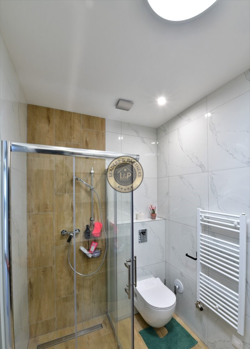 Na prenájom moderne zariadený 3 izbový, dvojpodlažný apartmá - 12