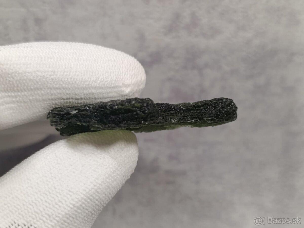 Krásný velký Vltavin z Chlumu, 14,36 gramu, ve stojánku - 12