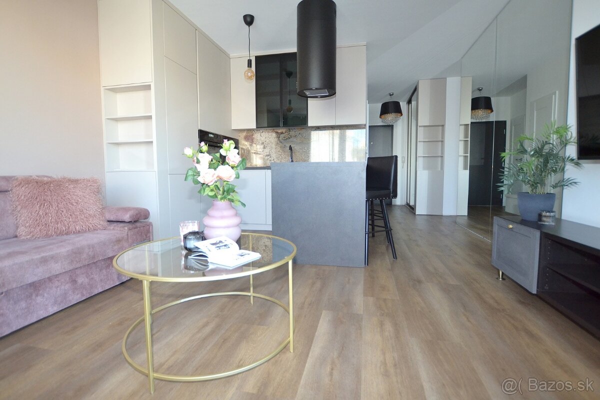 3 izbový byt v URSUSE s parkovacím státím, zariadený - 12