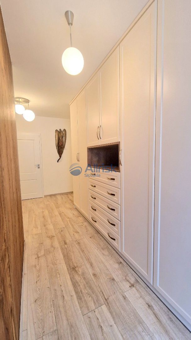 Na predaj: Priestranný 3-izbový byt s bonusovým priestorom v - 12