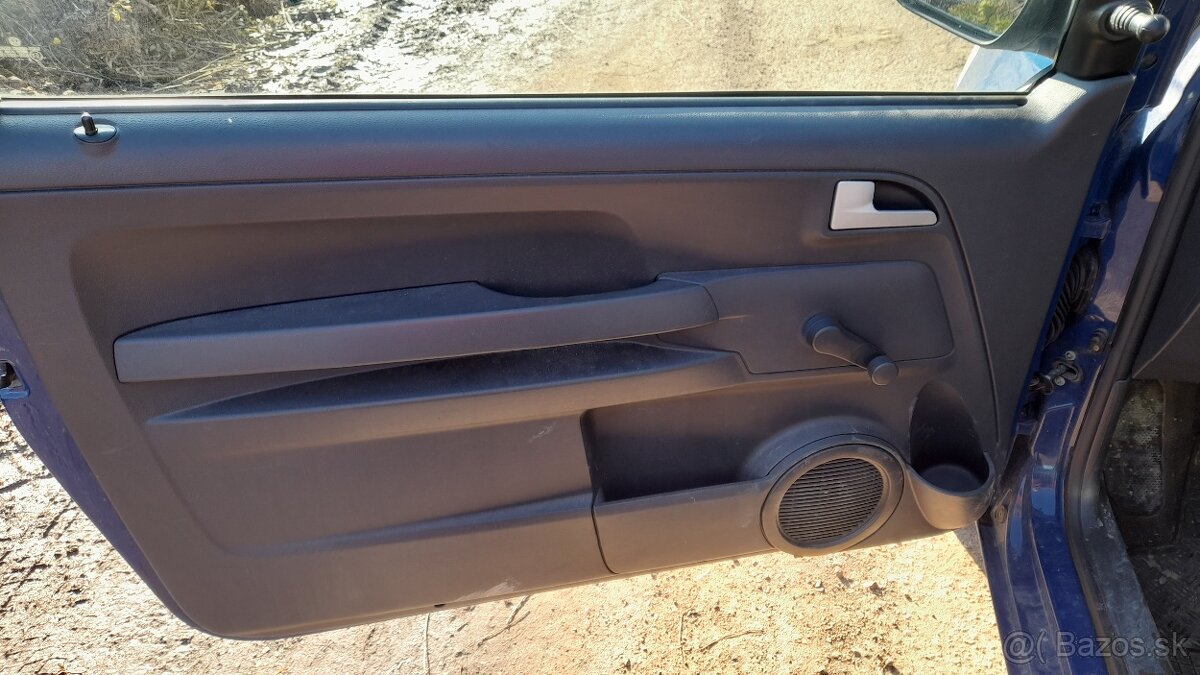 Volkswagen Fox 1,2 HTP 40kw - ABS - 12