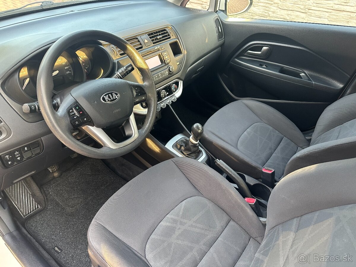 2014 Kia Rio - 12