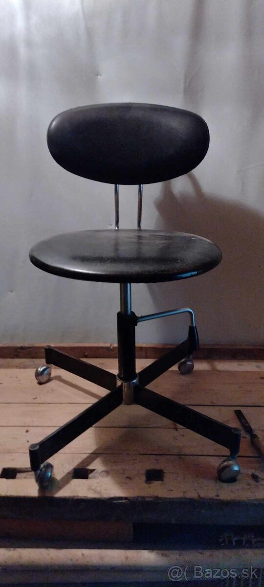 kreslá Bratislava - 12