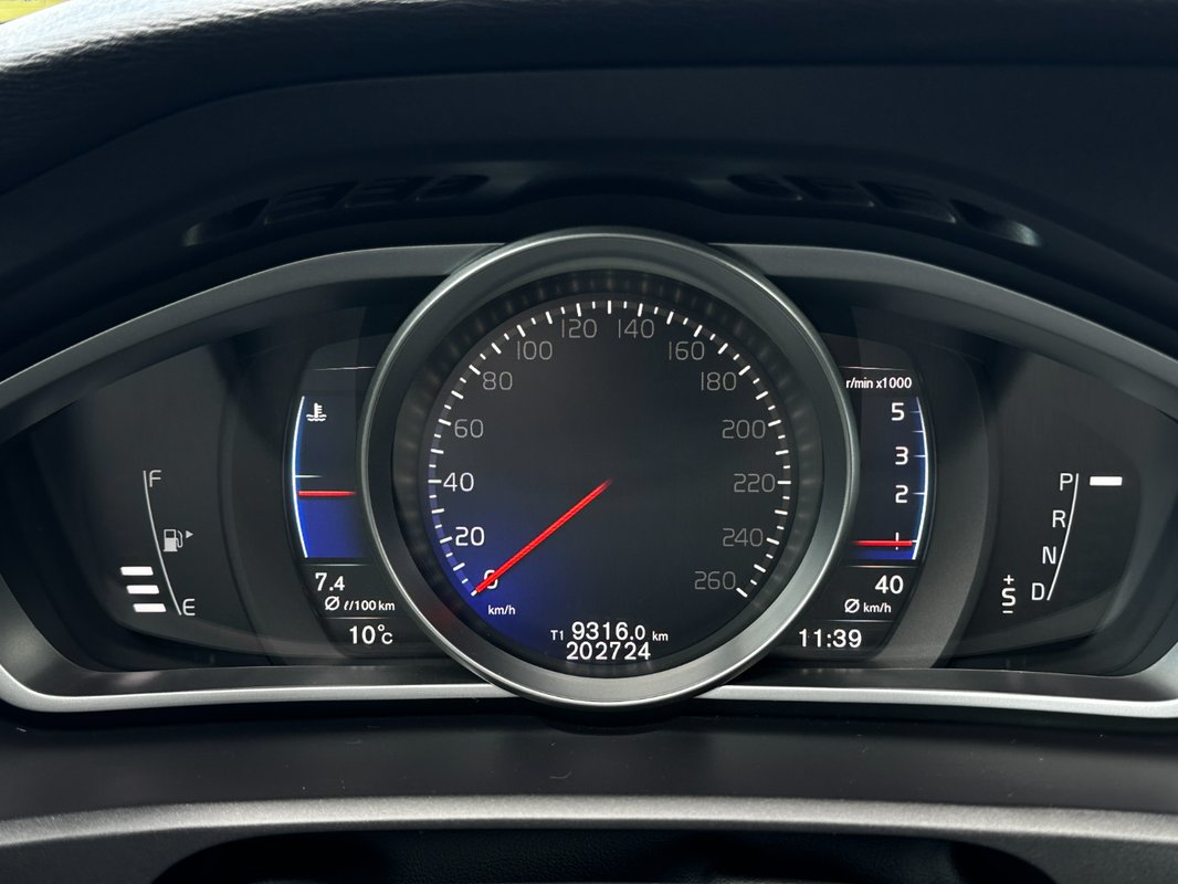 Volvo V40 R-Design D3 2.0 150k A/T - 12