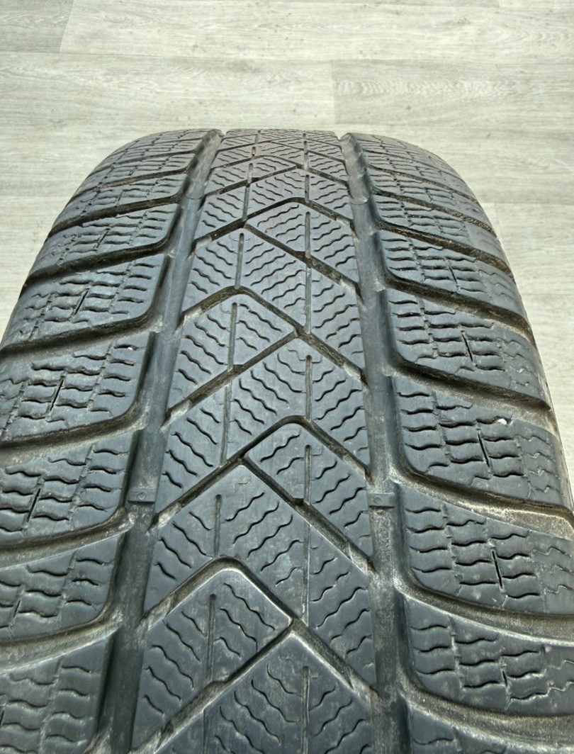 R18 ORIG.KOLA VOLVO S60/V60 235/45/18 REF DOT25 - 12