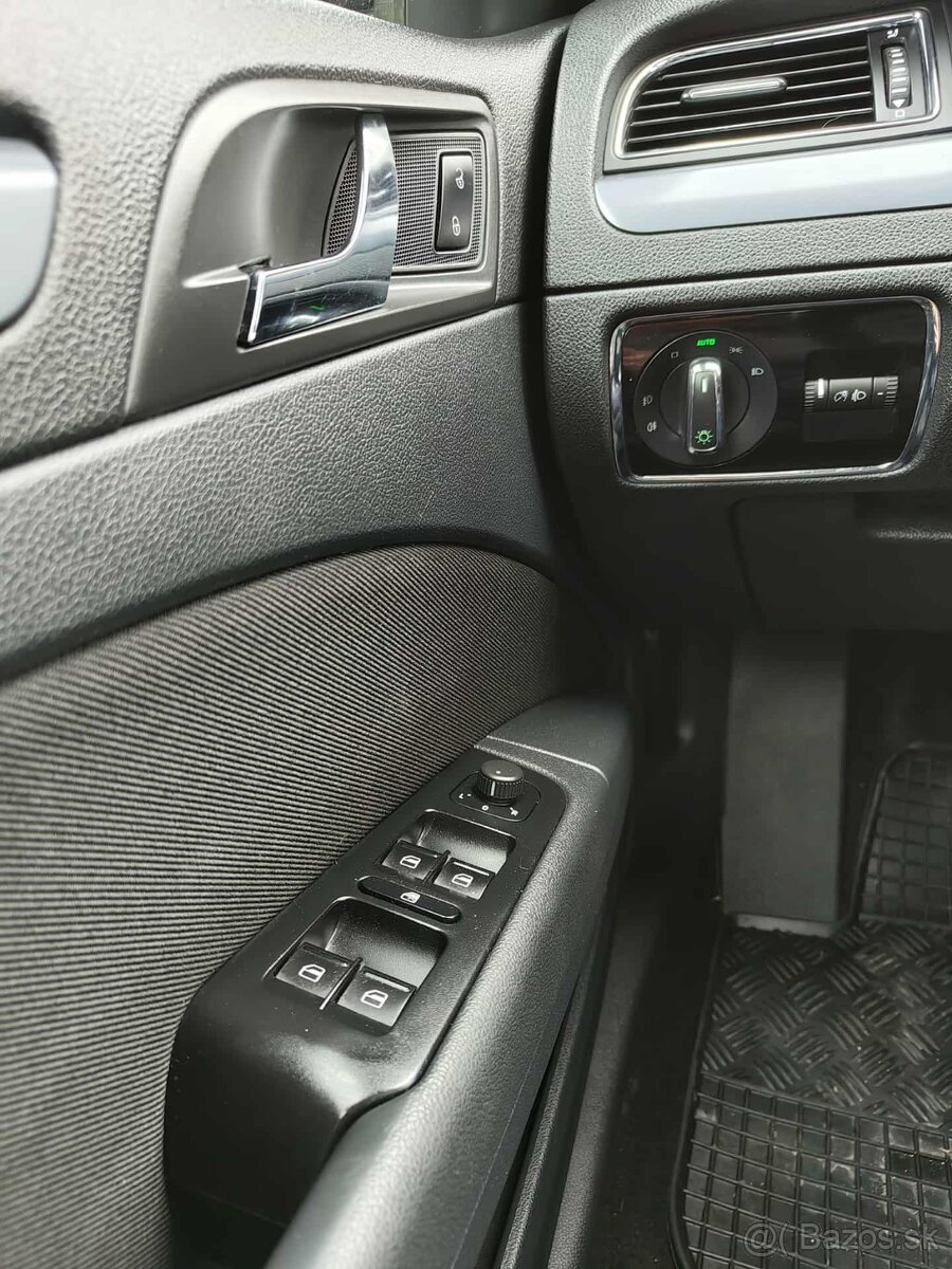 Škoda Superb combi 1.6 TDI CR DPF Comfort - 12