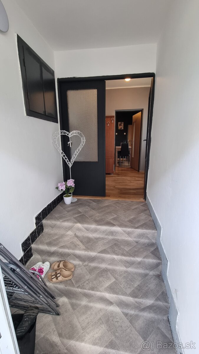 Zrekonštruovaný rodinný dom, 1765m2 pozemok, Očkov - 12