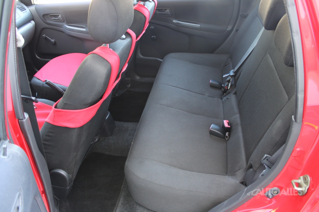 Suzuki Ignis 1,3 i 16V DOHC 69 kW - 12