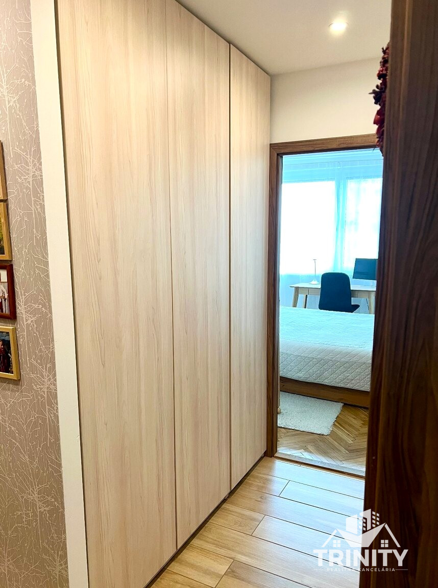 Na predaj priestranný 3-izbový byt s dvoma balkónmi v meste - 12