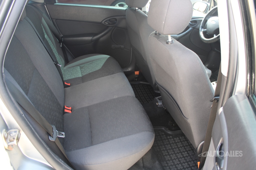 Ford Focus 1,6 i 74 kW SEDAN - 12