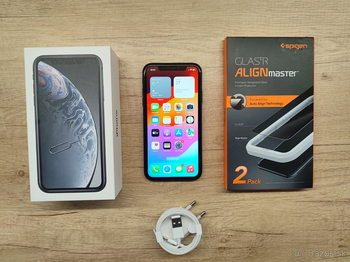 iPhone XR - super stav / v záruke - batéria 97% - 12