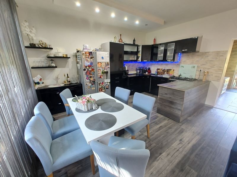 Na predaj rodinný dom po rekonštrukcii - 12