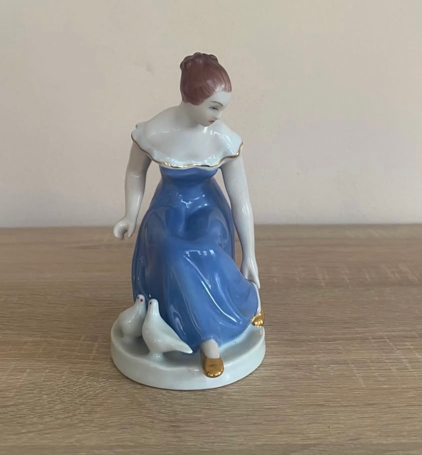 Staré knižky,fukane sklo Jaroslav Brychta,porcelánové sošky - 12