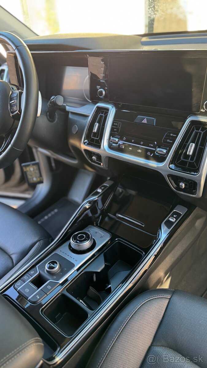 7/2021 Kia Sorento 1,6 benzín Hev Platinum 7 miestne SUV - 12