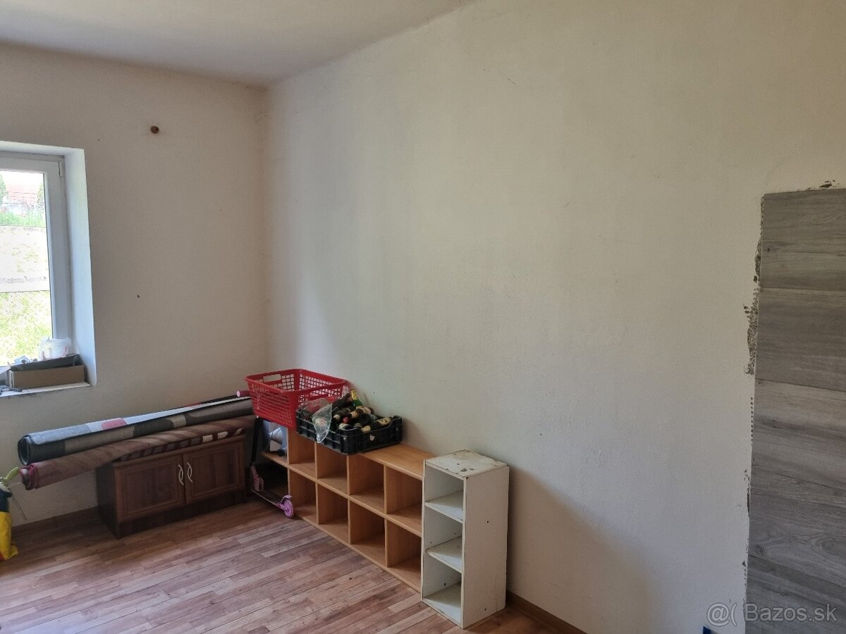 Trojizbový rodinný dom v obci Čakanovce - 12