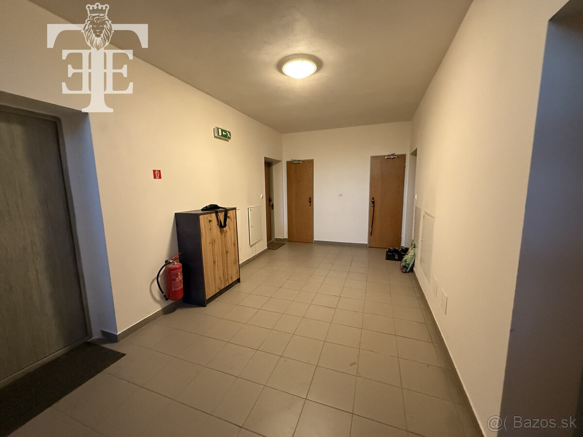 Prenájom 1 izbového bytu s vlastným parkovaním na sídlisku F - 12