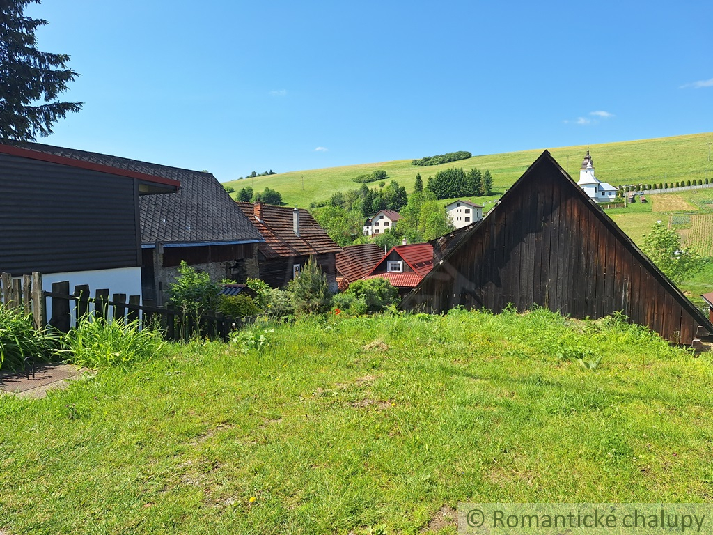 Tradičná drevenica pripravená pre chalupárov, na pozemku s - 12