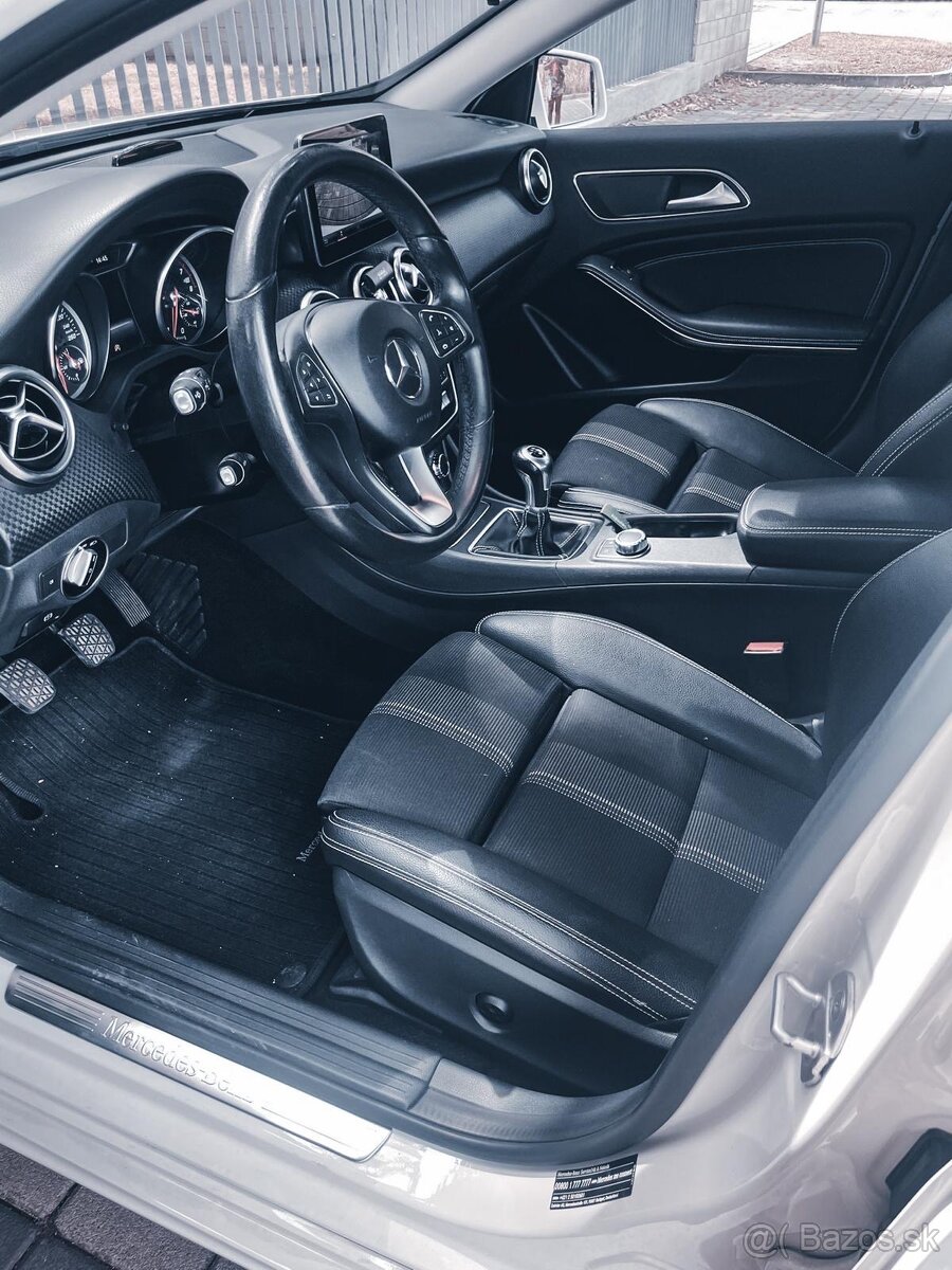 MERCEDES-BENZ A160 SPORT PREMIUM - 12