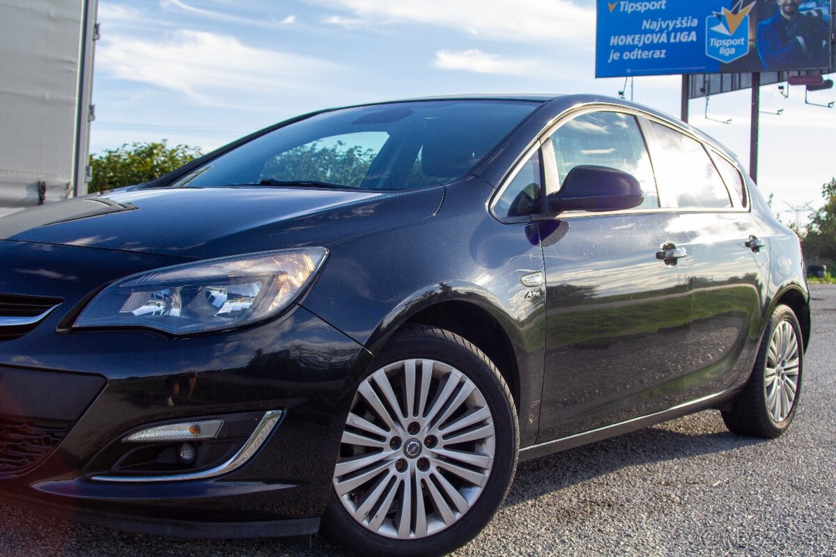 Predám Opel Astra 1.4 Turbo (120k) - 12