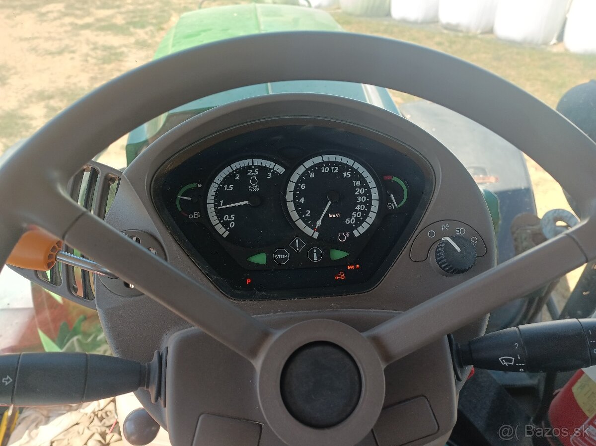 traktor John Deere - 12