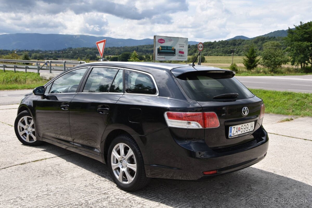 Toyota Avensis Combi - 12